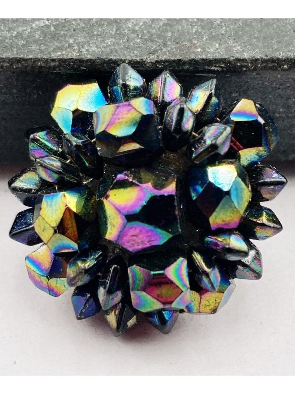 VINTAGE Oil slick style black plastic cluster bead clip-on earrings 1950s pinup - Picture 5 of 15